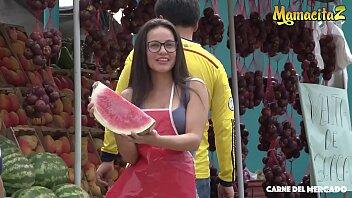 CARNE DEL MERCADO - Tímida novato Colombiana Jenifer Valencia Diversión casera con un chico mayor