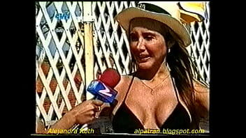 Alejandra Roth mostrando su cuerpo en la TV de los 90