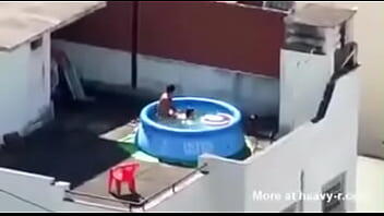 Chimando a la Gorda en la Piscina.MP4